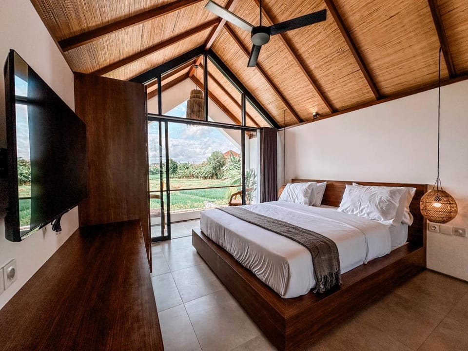 Golden Hour Villas - Lotus Villa in North Kuta