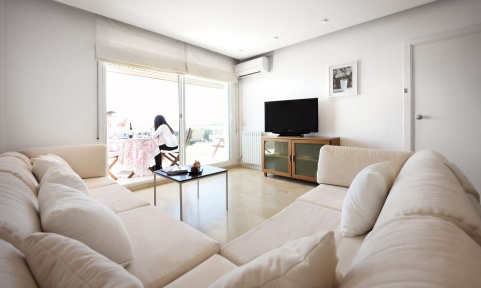 Communal lounge/ TV room, Living room