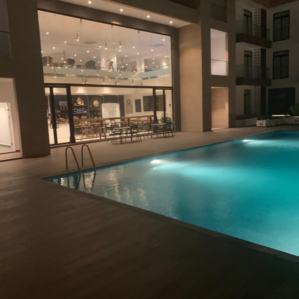 Restaurant/places to eat, Swimming pool
