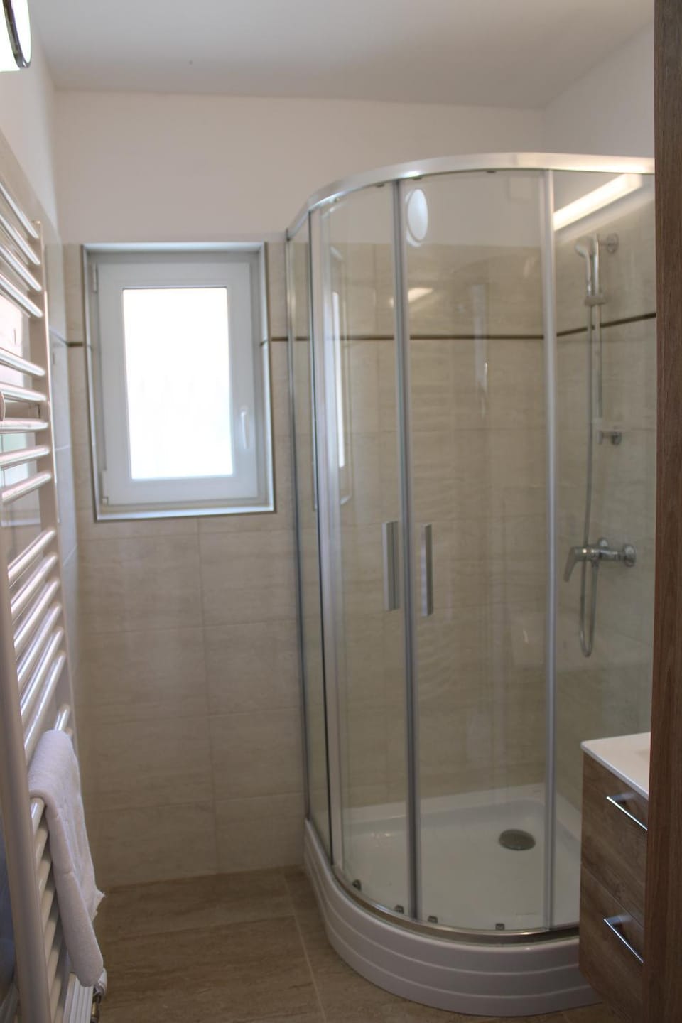 Shower, Bathroom, Lunch