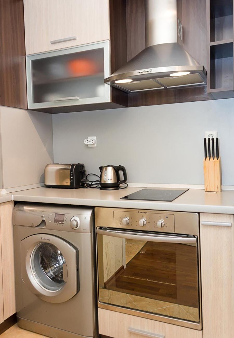 Coffee/tea facilities, Kitchen or kitchenette, stove, toaster, washing machine