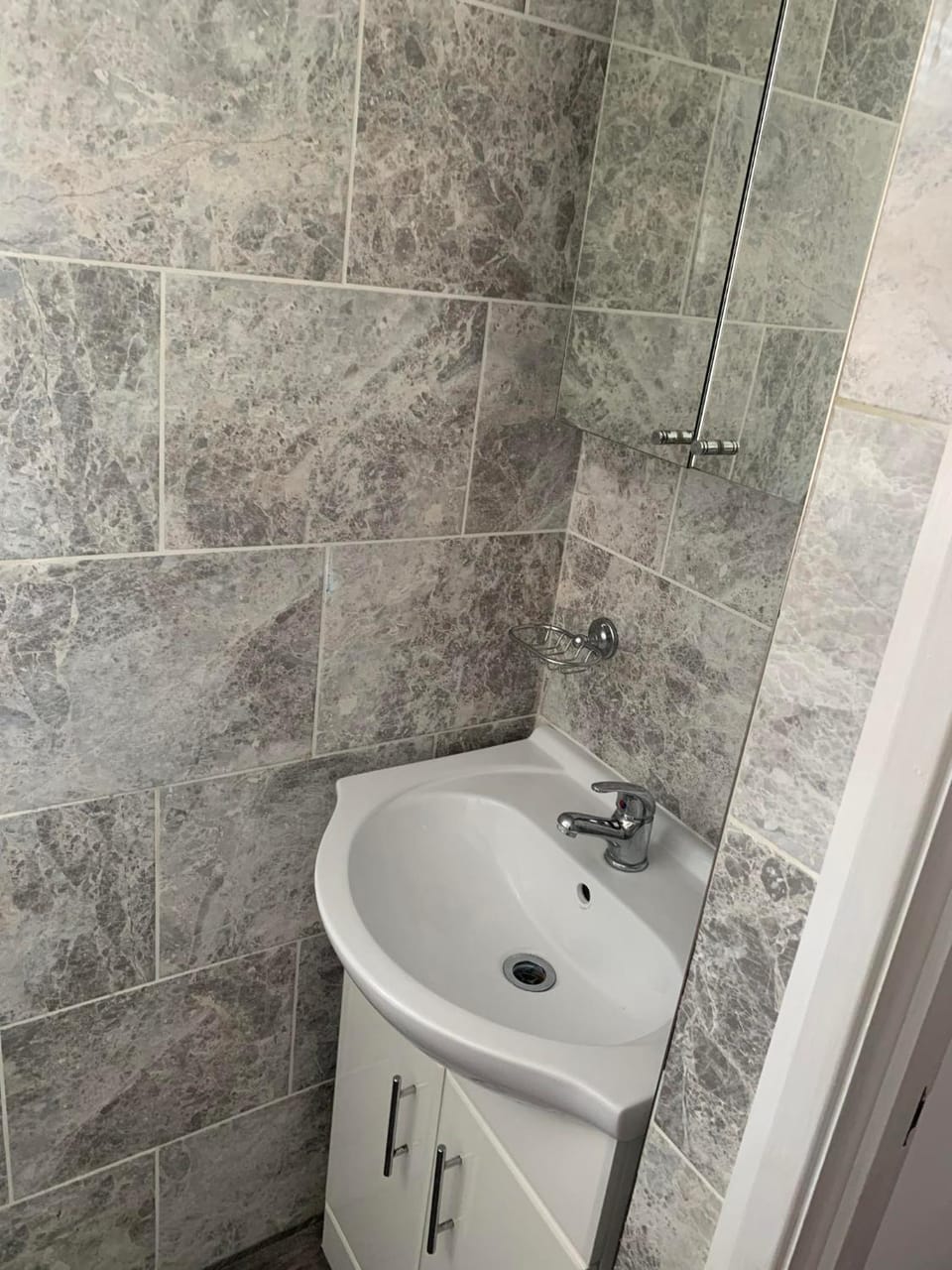 Shower, Toilet