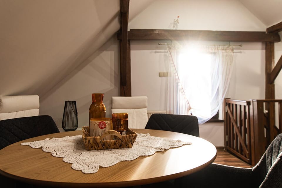 Living room, Seating area, Drinks