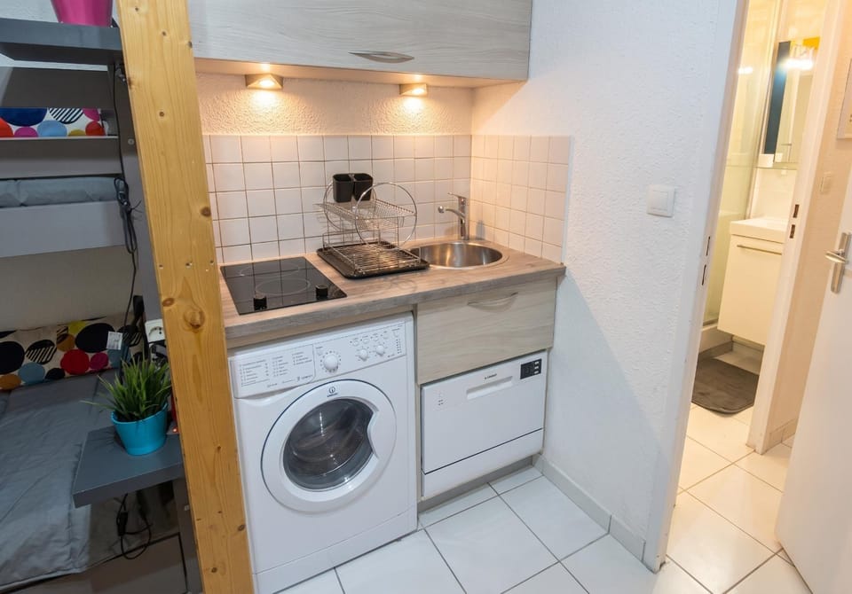 Kitchen or kitchenette