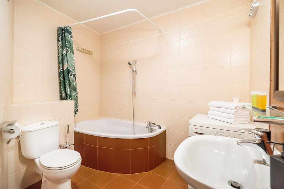 Toilet, Bathroom, Bath, towels
