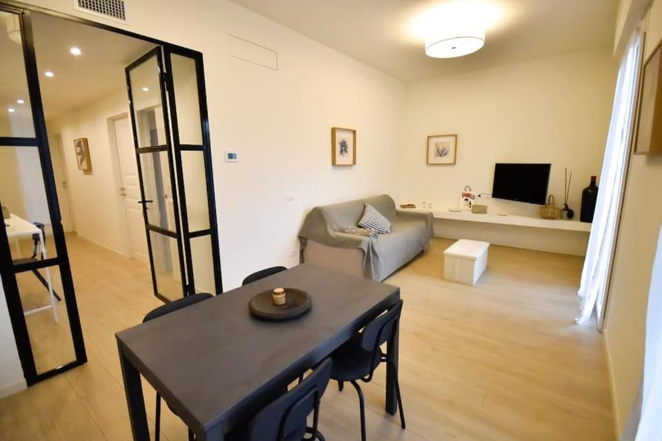 TV and multimedia, Living room, Dining area