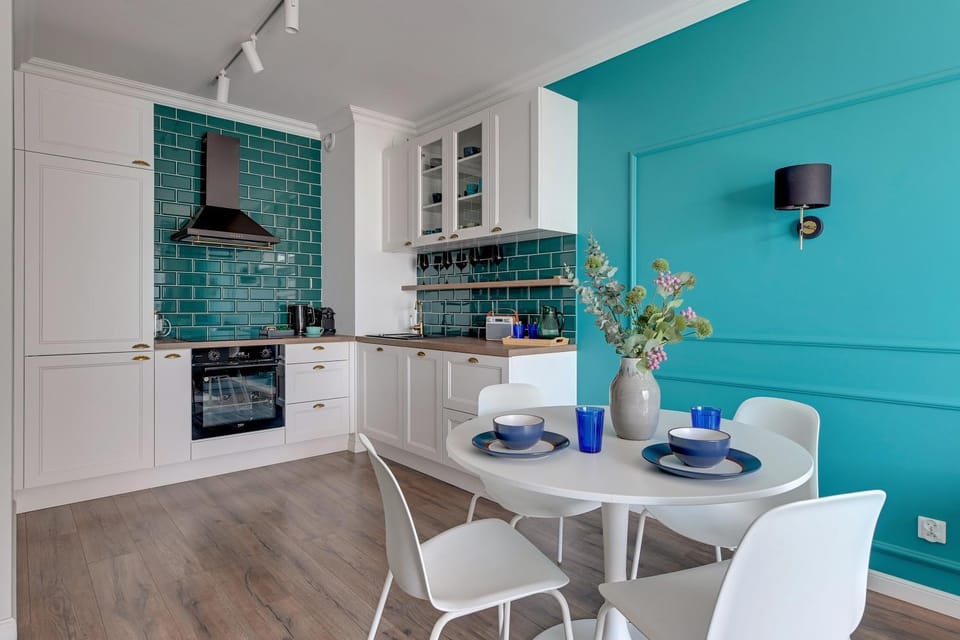 Kitchen or kitchenette, Dining area, oven, stove