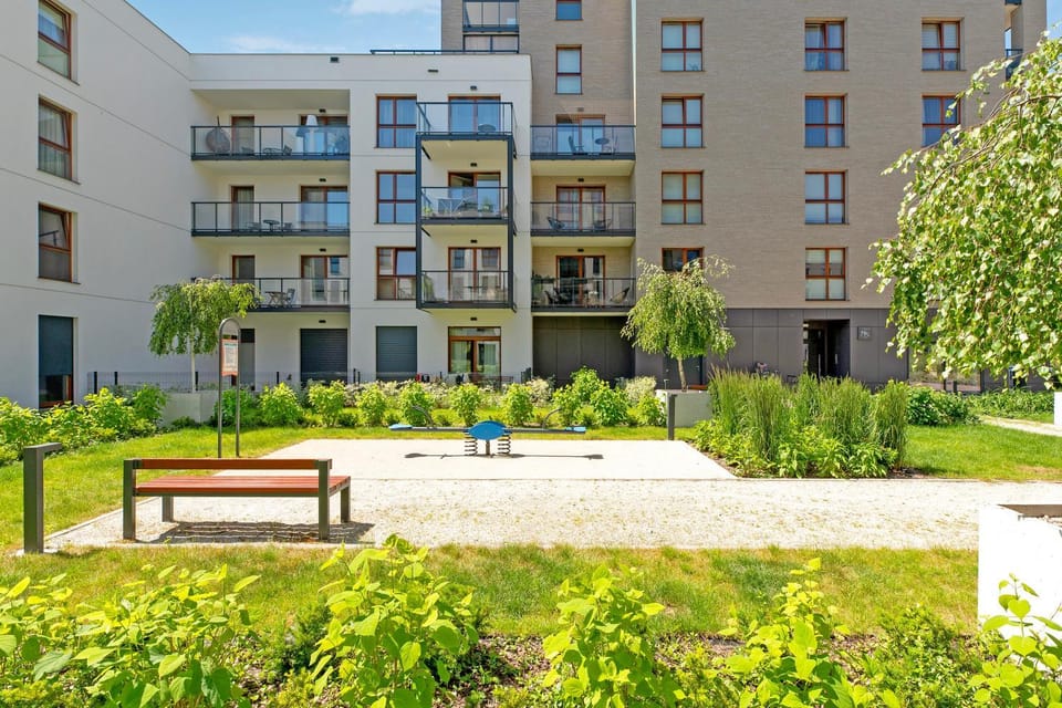 Property building, Day, Evening entertainment, Garden view, Location