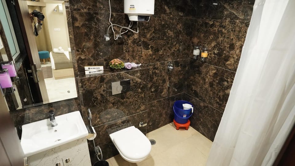 Toilet, Bathroom, City view