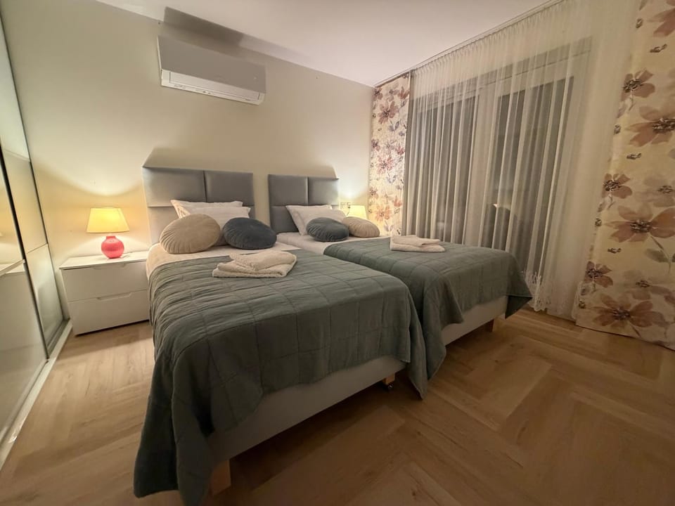 Przytulny Dom pod Jabłoniami przy Targach Kielce Villa in Poland