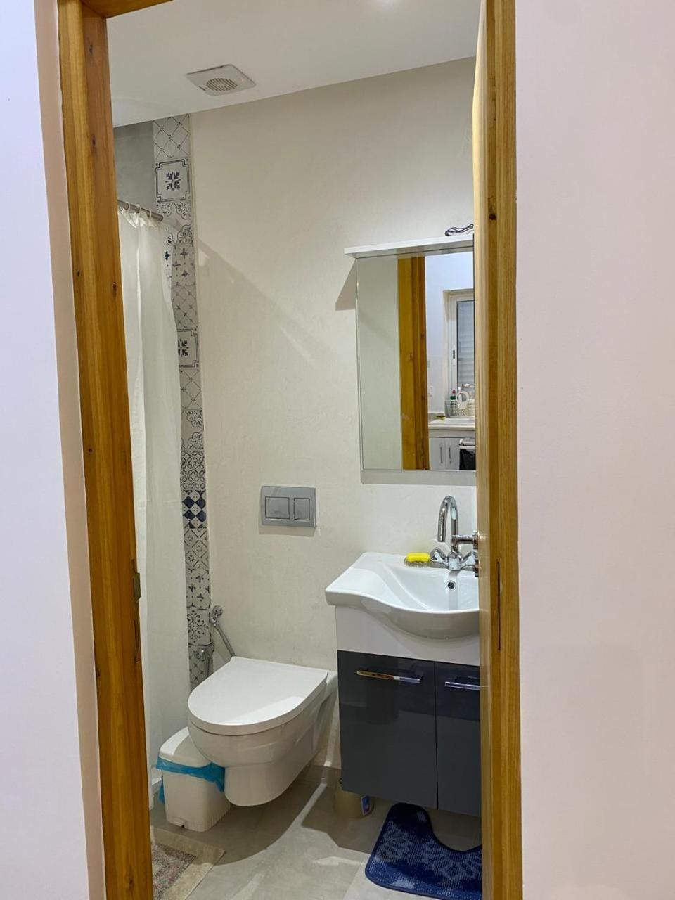 Toilet, towels