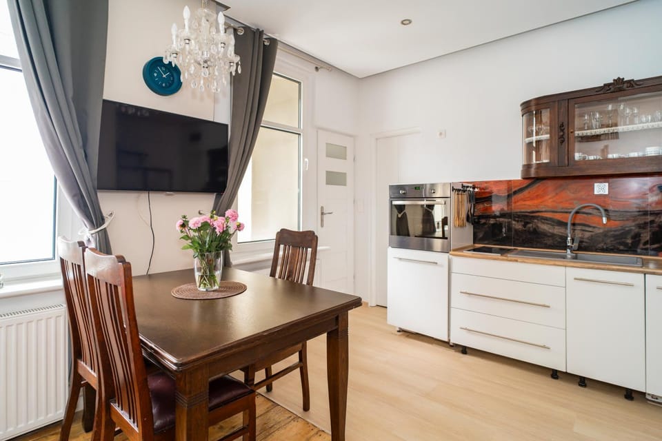 Kitchen or kitchenette, Dining area, pet friendly, stove