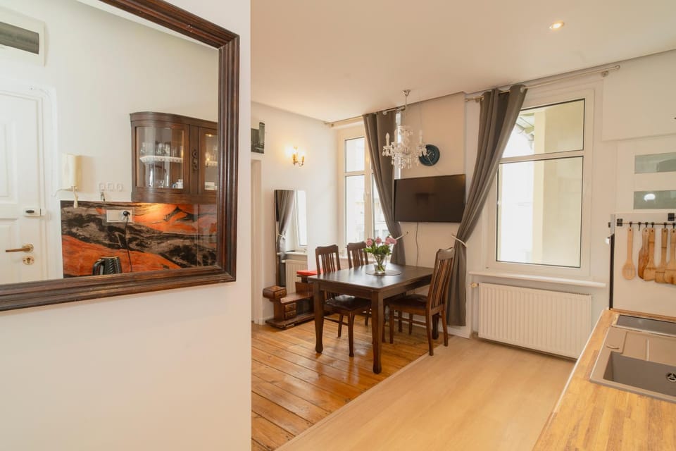 Kitchen or kitchenette, Living room, Dining area
