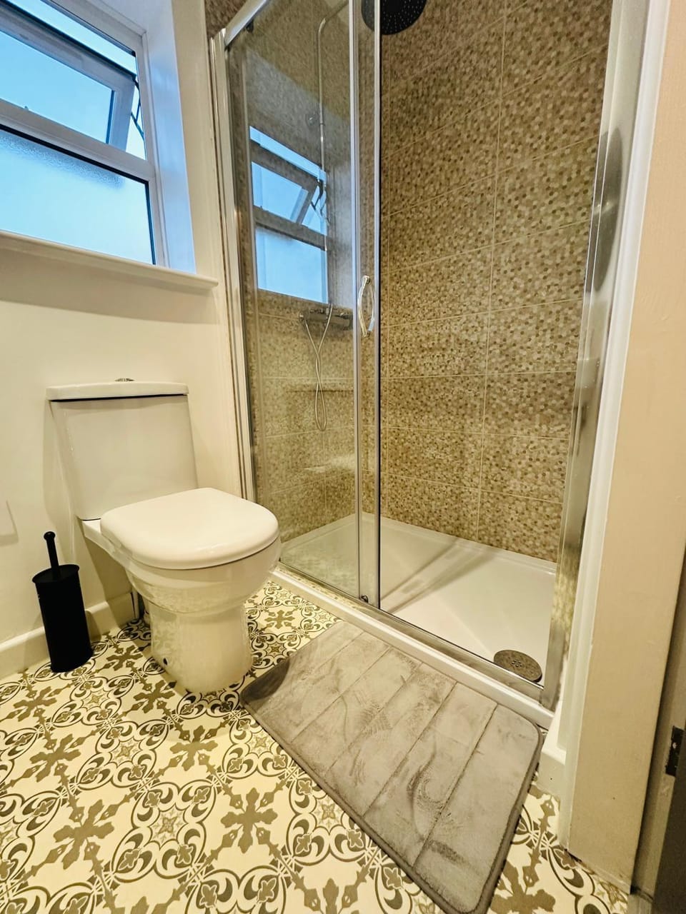Shower, Toilet, Bathroom