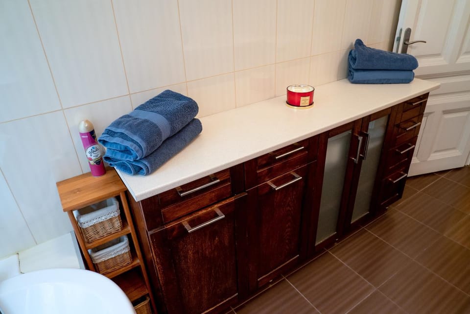 Bathroom, towels