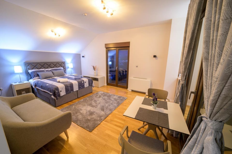 Bed, Seating area, Bedroom