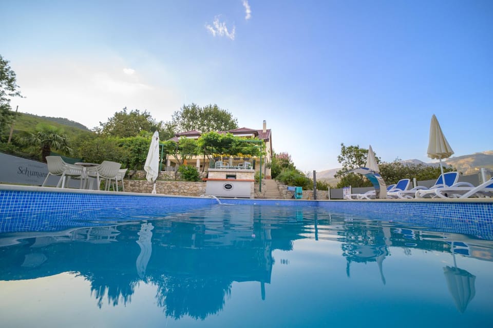 Swimming pool, sunbed