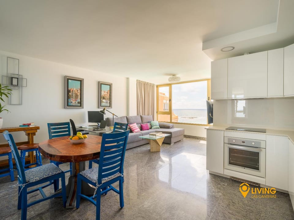 Kitchen or kitchenette, Living room, Seating area, Dining area, oven, stove