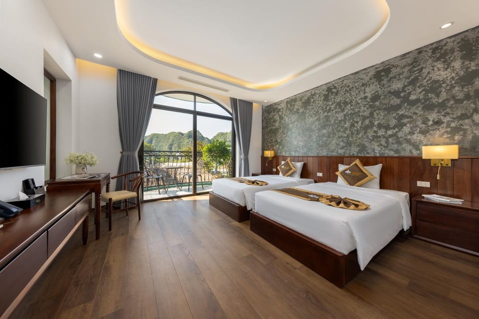 Bed, TV and multimedia, Photo of the whole room, Seating area, Bedroom