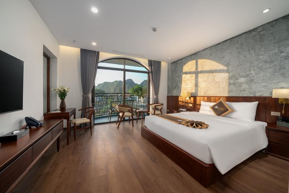 Communal lounge/ TV room, Bed, TV and multimedia, View (from property/room), Balcony/Terrace, Photo of the whole room, Seating area, Evening entertainment, Bedroom
