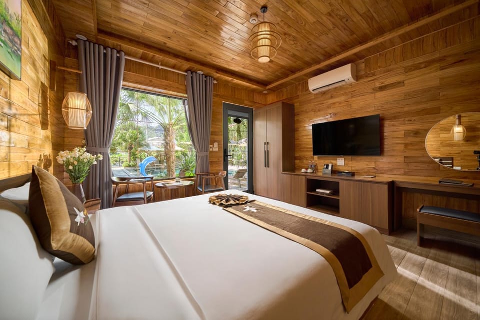 Bed, TV and multimedia, Bedroom