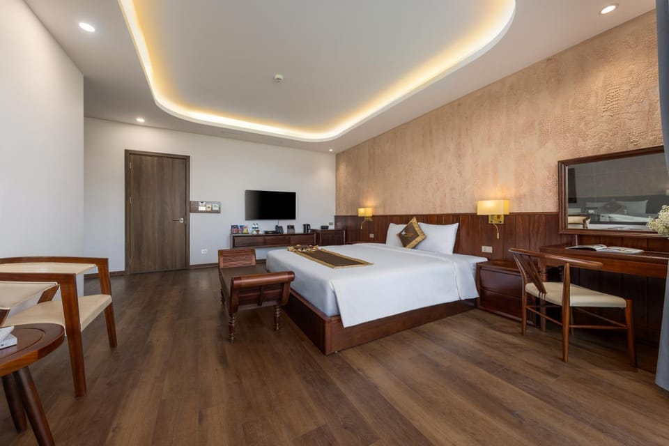 Communal lounge/ TV room, Bed, TV and multimedia, Photo of the whole room, Seating area, Evening entertainment, Bedroom, wardrobe
