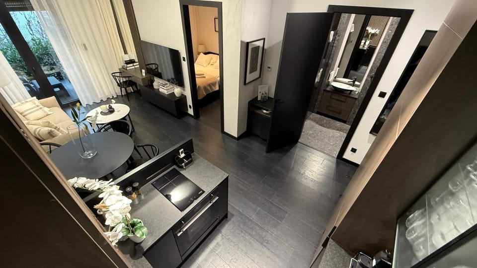 Communal lounge/ TV room, TV and multimedia, Kitchen or kitchenette, Living room, Photo of the whole room, Seating area, Evening entertainment