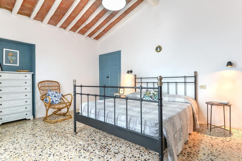 Property building, Living room, Bedroom