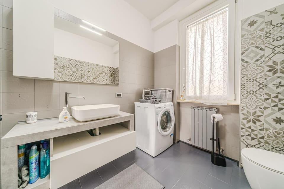 Bed, Bathroom, Kitchen or kitchenette, Photo of the whole room, Bedroom, towels, washing machine