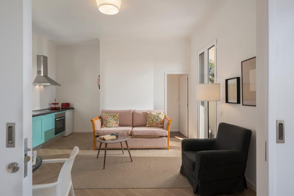 TV and multimedia, Kitchen or kitchenette, Living room, Seating area
