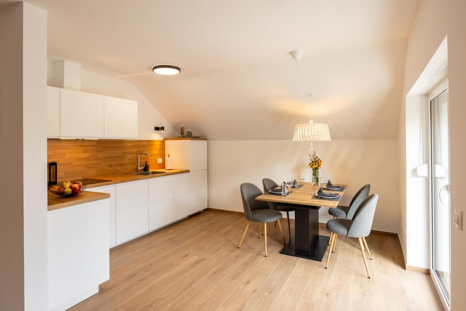Kitchen or kitchenette, Seating area, Dining area