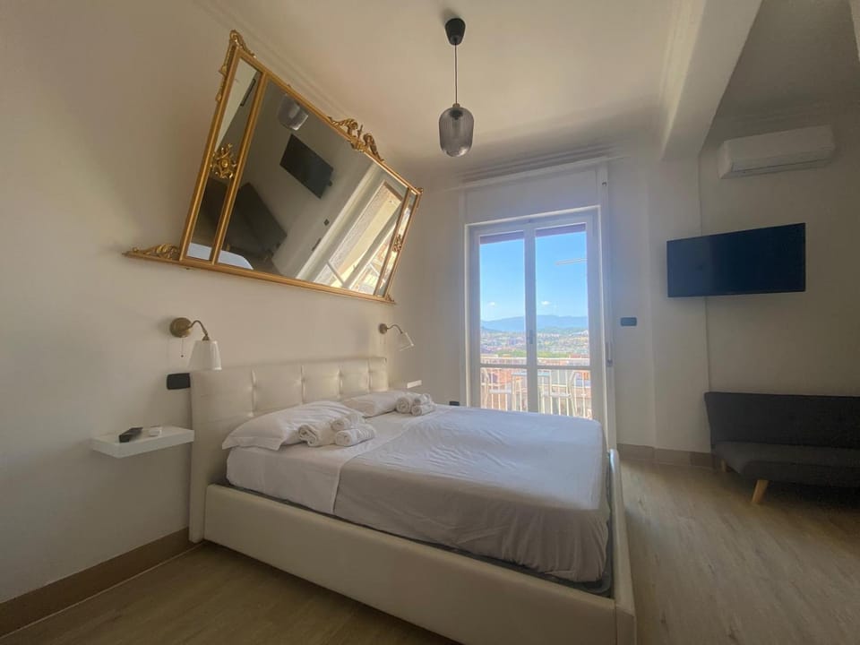 Bed, TV and multimedia, Photo of the whole room, Bedroom, air conditioner