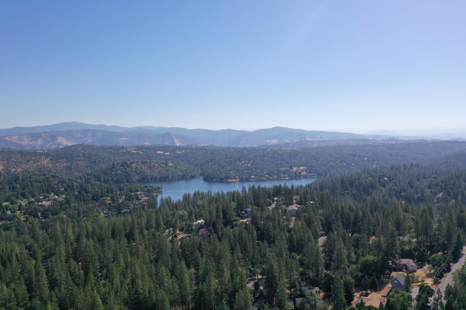 The Valley View- Pine Mountain Lake Cabin home Cabin in Groveland