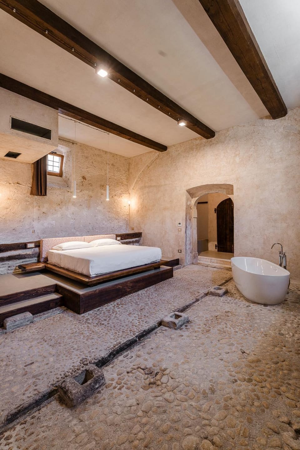 Bed, Photo of the whole room, Bedroom, Bath