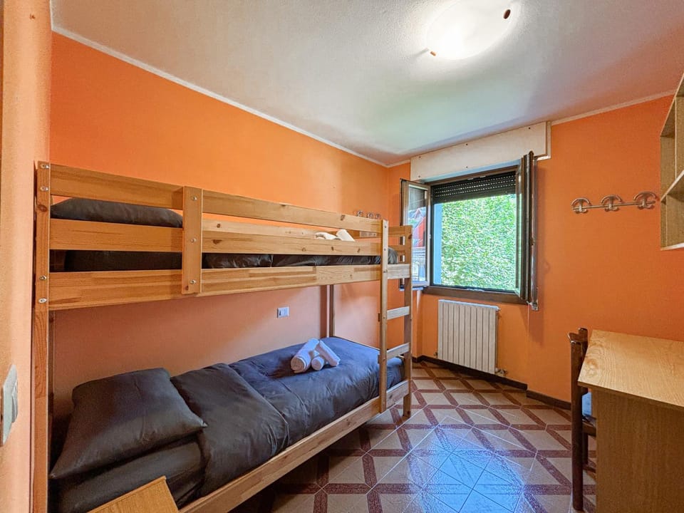 Bed, Photo of the whole room, Seating area, Bedroom, bunk bed