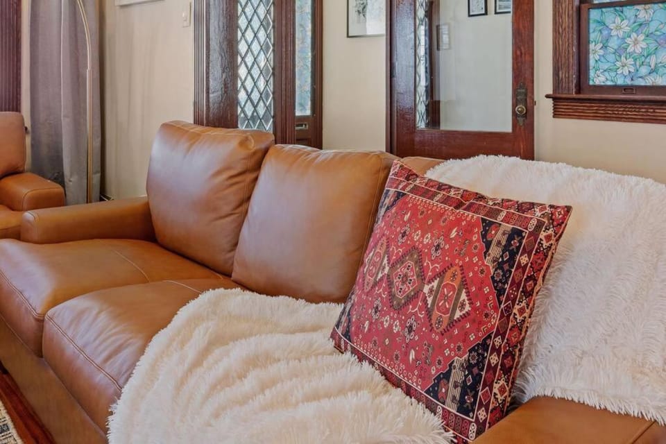 AC 9 BR 4BA Victorian Manor - 1 Block to Beach House in Ventnor City