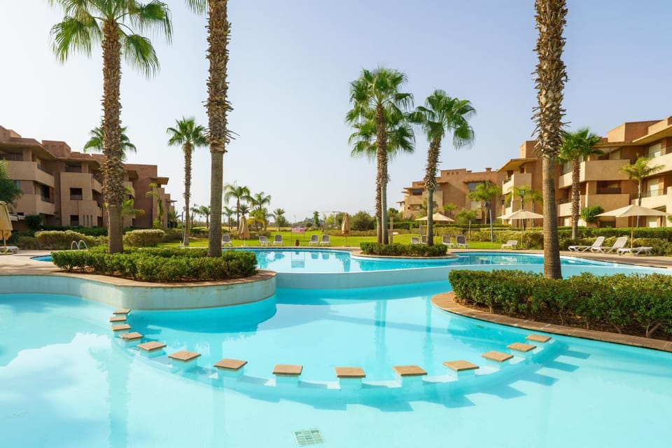 Property building, Spring, Day, Natural landscape, Garden, Garden view, Pool view, Swimming pool, Swimming pool, sunbed