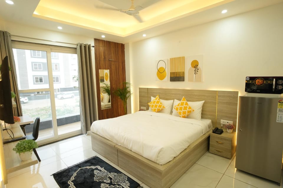 Bed, Photo of the whole room, oven, air conditioner