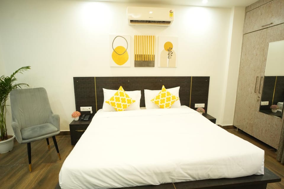 Bed, Photo of the whole room, Bedroom, air conditioner