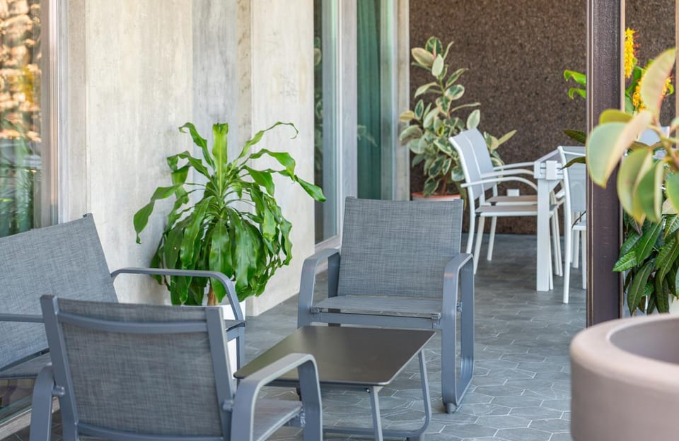 Patio, Garden, Garden, Living room, Seating area