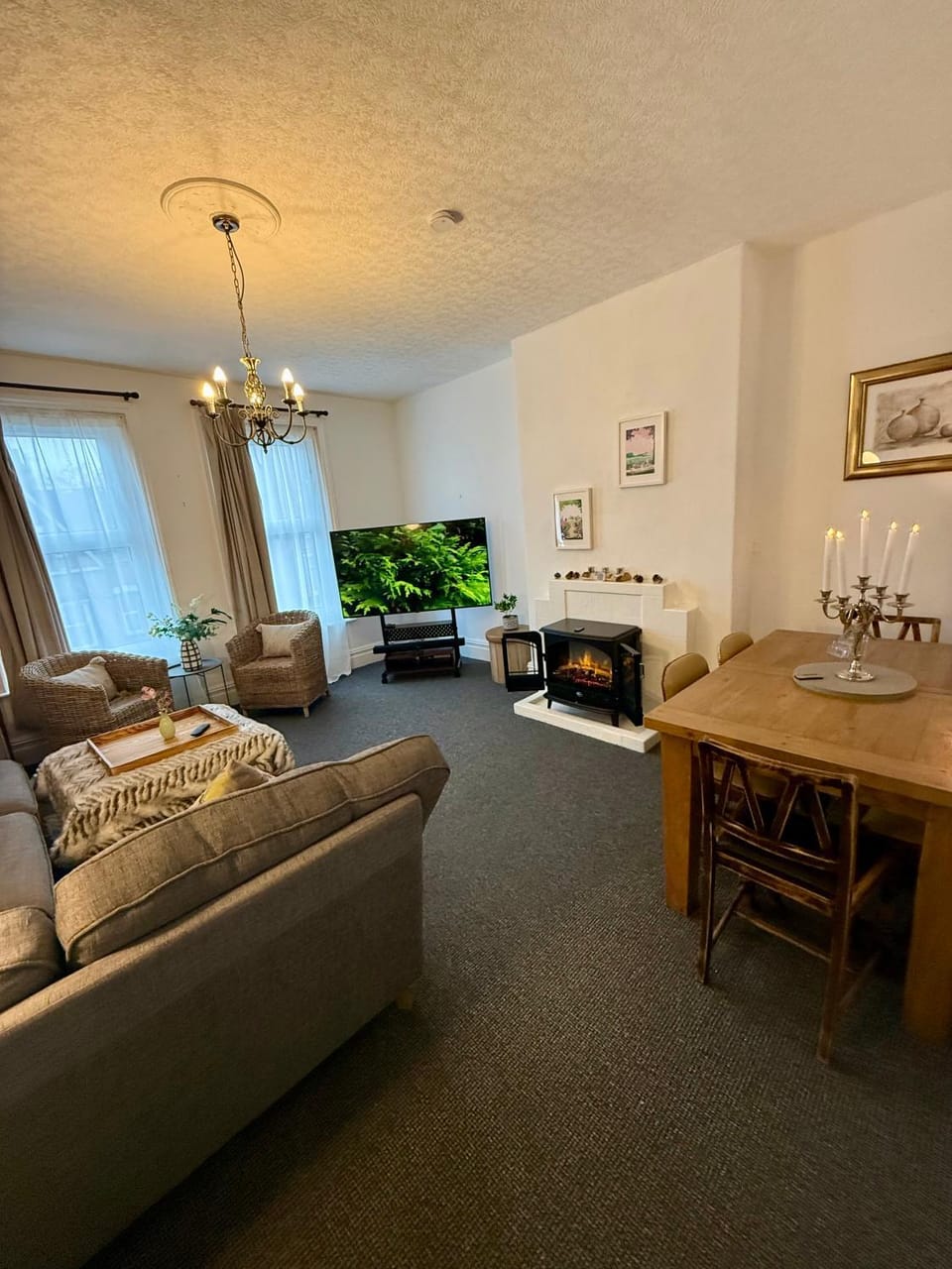 TV and multimedia, Living room, Seating area, Dining area