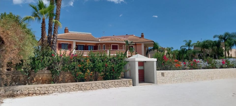Property building, Facade/entrance, Spring, Day, Garden, Garden view