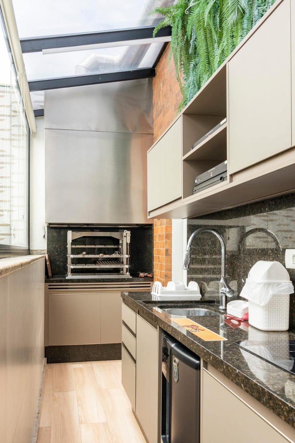 BBQ facilities, Kitchen or kitchenette