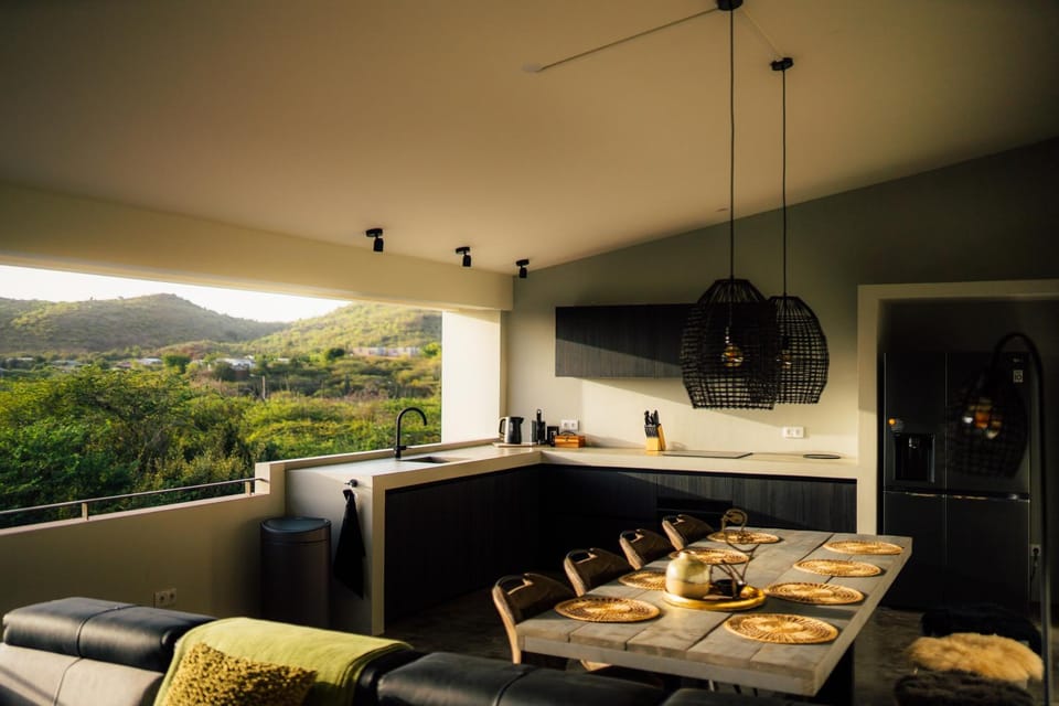 Natural landscape, Kitchen or kitchenette, Living room, Seating area, Dining area, Mountain view