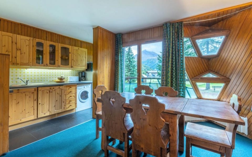 Property building, Kitchen or kitchenette, Living room