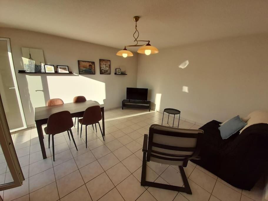 Le Maraîcher avec terrasse, wifi, parking gratuit Apartment in Bourgogne-Franche-Comté