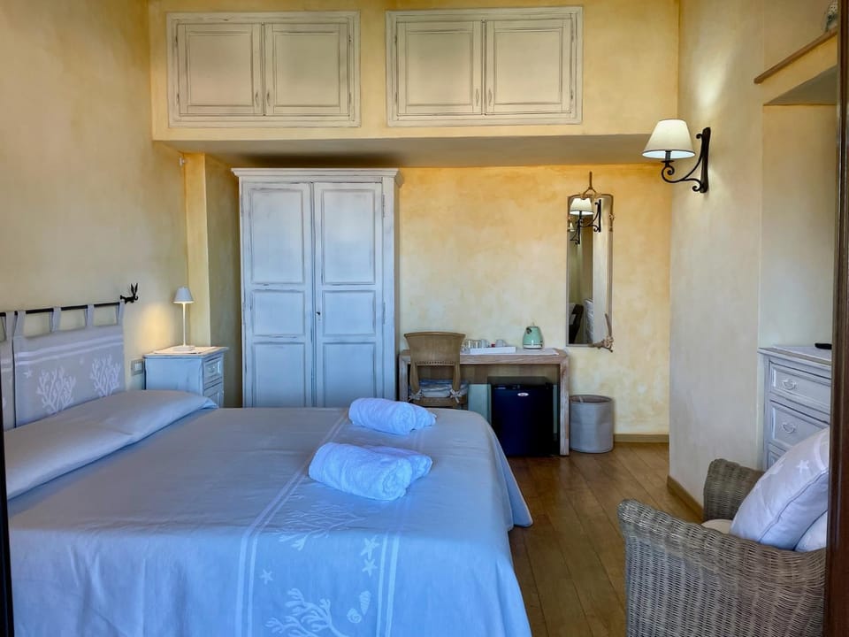 Bed, Photo of the whole room, Bedroom, towels, wardrobe
