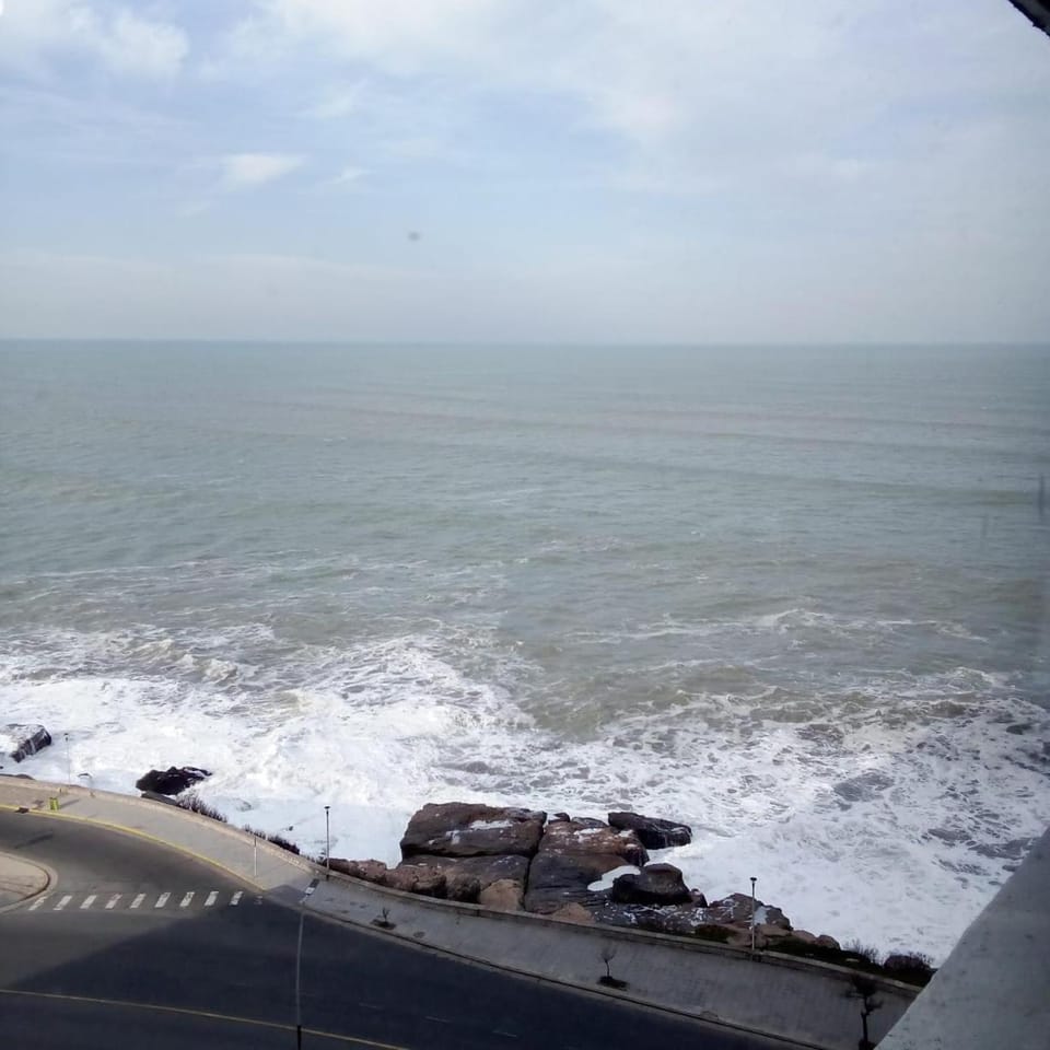 Excelente Depto 2 dormitorios frente y vista al mar playa Varese, Edificio Cabo Corrientes Apartment in Mar del Plata
