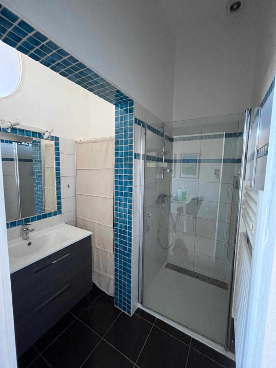 Shower, Bathroom, towels