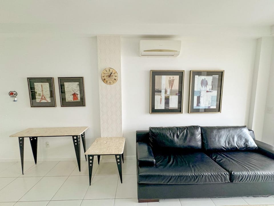 Seating area, air conditioner